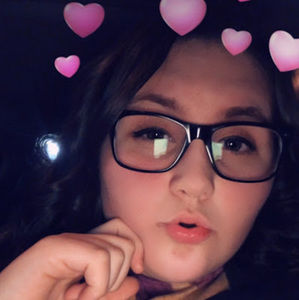 Meet your Posher, Chloe